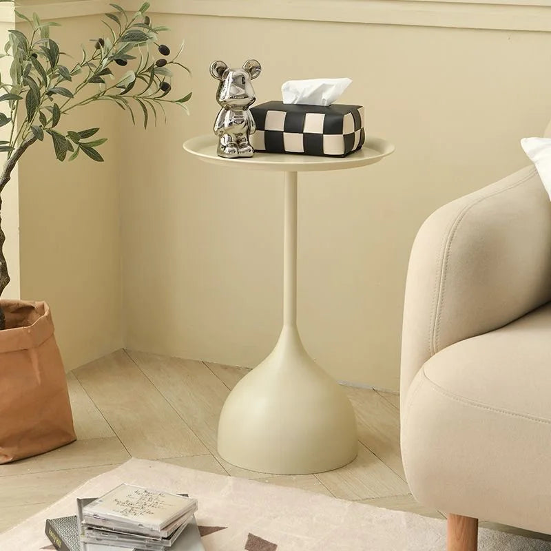 Table d'appoint scandinave moderne et élégante - Image 7