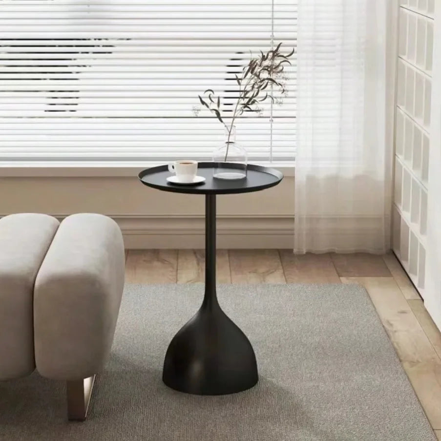 Table d'appoint scandinave moderne et élégante - Image 1