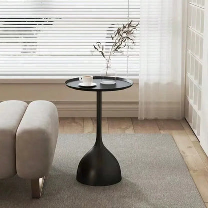 Table d'appoint scandinave moderne et élégante - Image 1