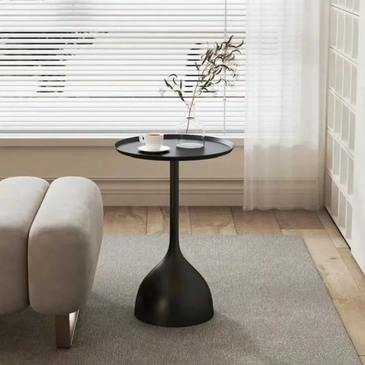 Table d'appoint scandinave moderne et élégante - Image 1