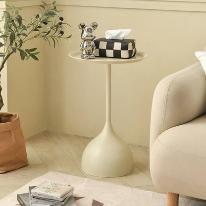 Table d'appoint scandinave moderne et élégante - Image 7